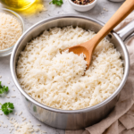 riz basmati cuit dans une casserole avec grains bien séparés